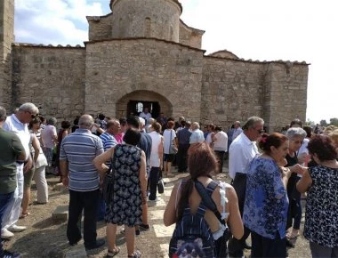 Κύπρος: Η πρώτη λειτουργία στην Παναγία Κανακαριά στα κατεχόμενα - Mετά από 42 χρόνια (φώτο)